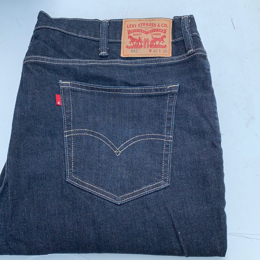 Men Levi Jean size 42x30 style 541